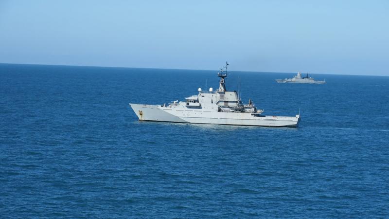 HMS Tyne shadows Russian corvette