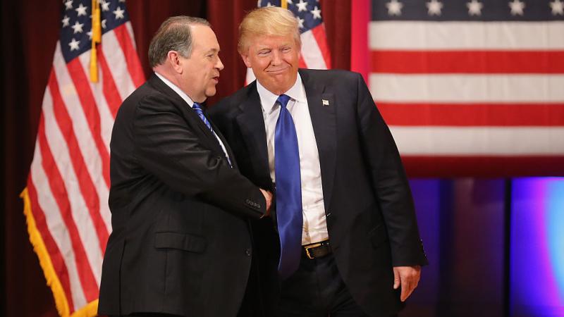Mike Huckabee, Donald Trump, 2016
