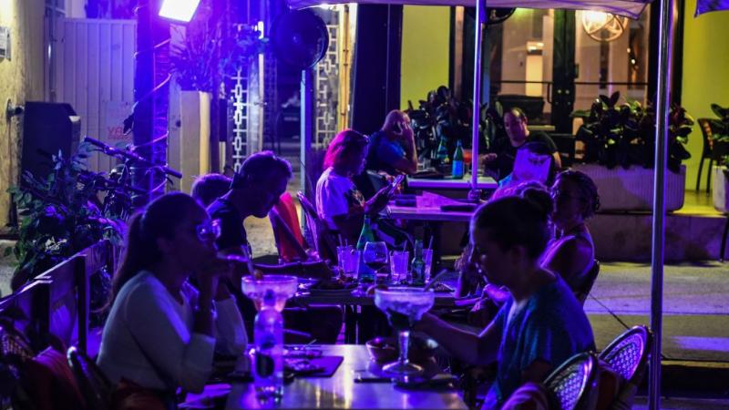 Diners in South Beach, Miami, May 27