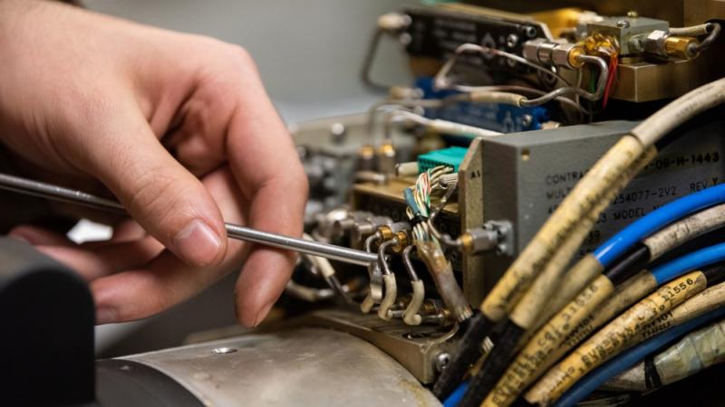 Adjusting a system for electronic countermeasures