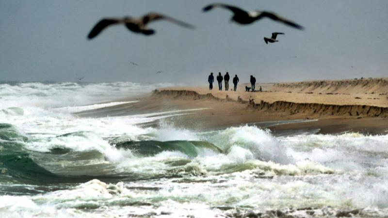 Powerful Nor'Easter cuts power to over 600,000 people across New England