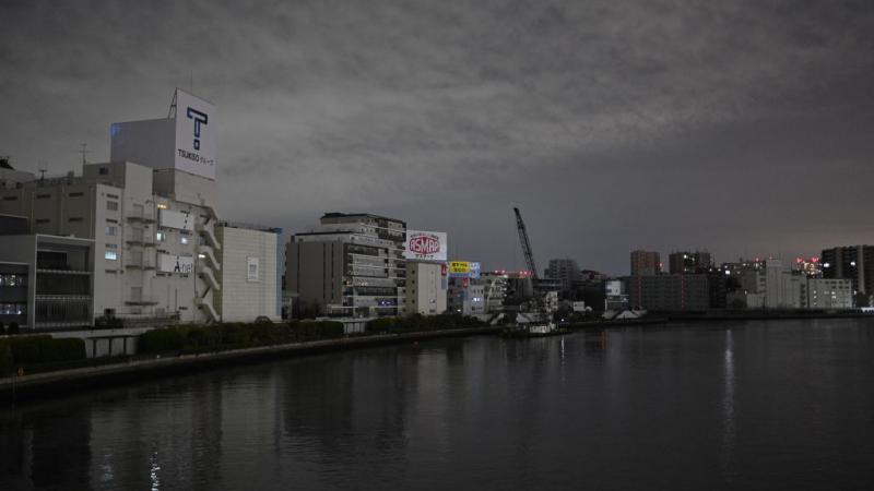 A general view shows the Sumida river in Tokyo early on March 17, 2022, after a powerful 7.3-magnitude quake jolted east Japan
