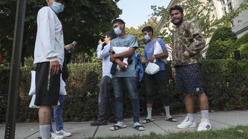 Migrants near vice presidential residence, Sept. 15, 2022