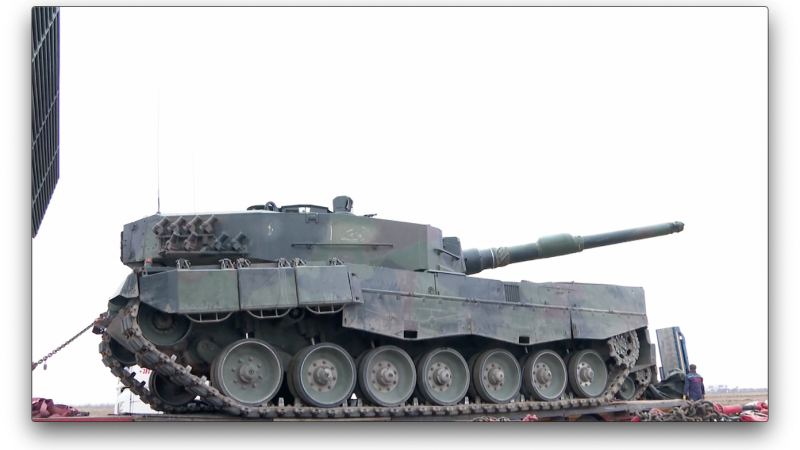 Polish Leopard tanks arrive in Ukraine