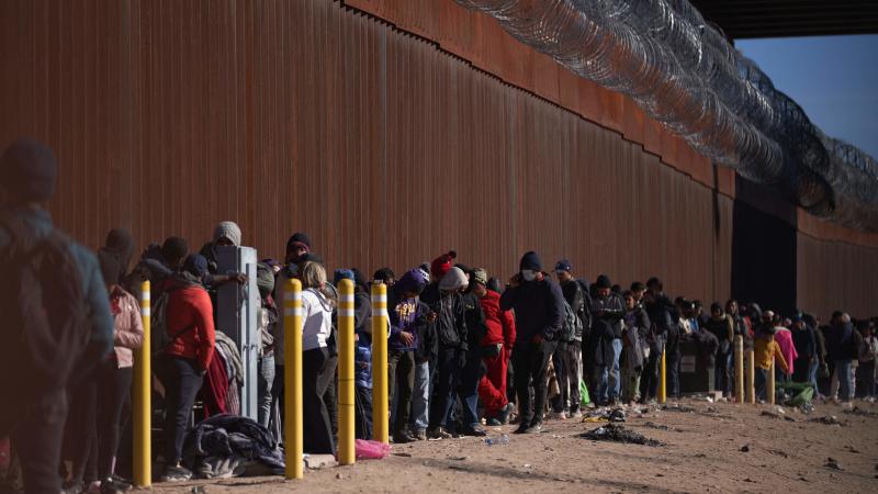Migrants at southern border, El Paso, Texas, Dec. 22, 2022