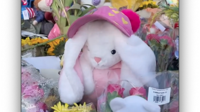 Family, friends pay their respects to victims of the Nashville school shooting