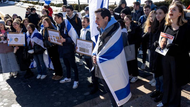 Jewish students gather at Columbia University