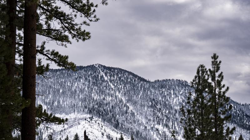 Sierra Nevada mountains in snow along Lake Tahoe