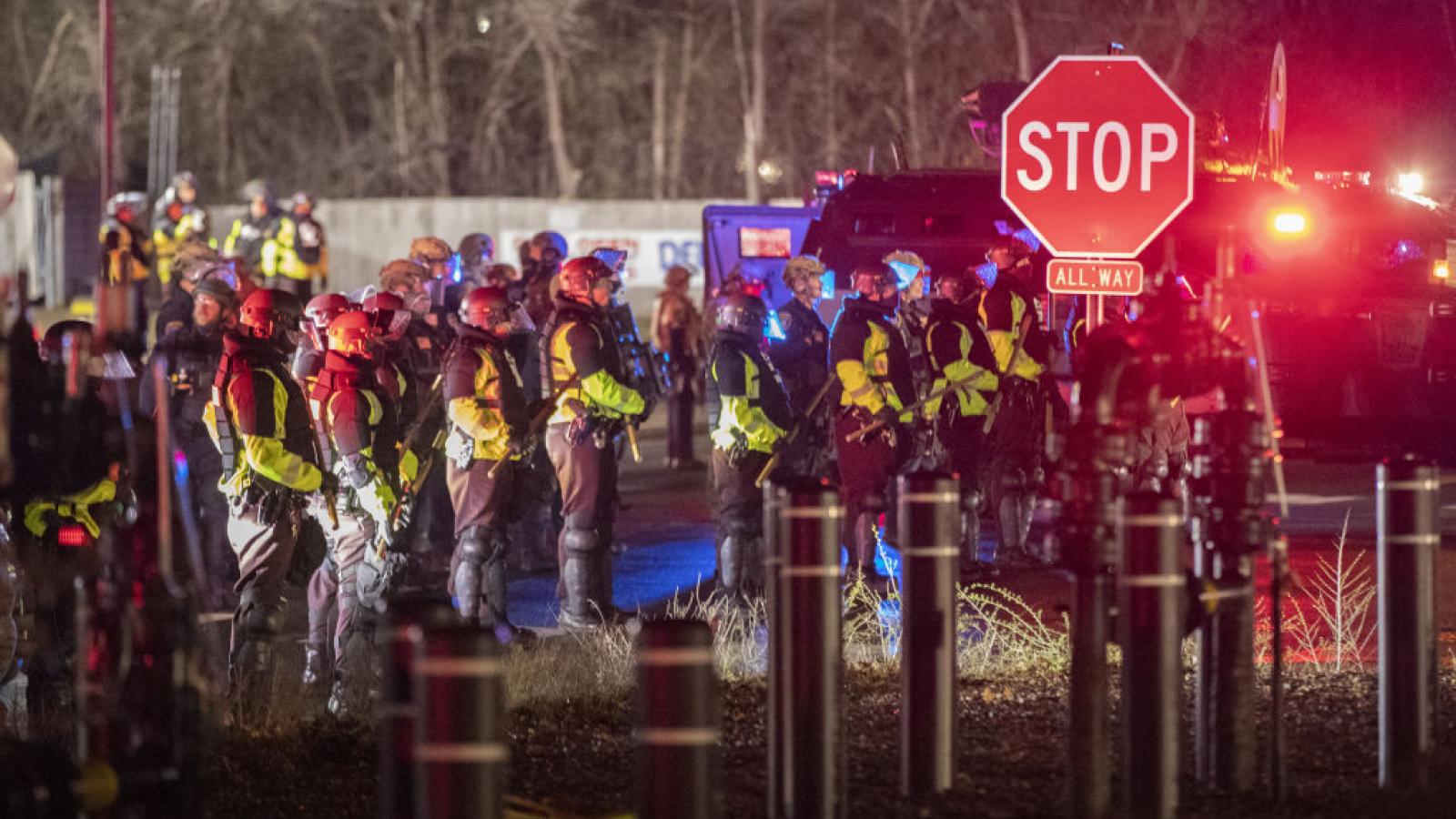 Police in line