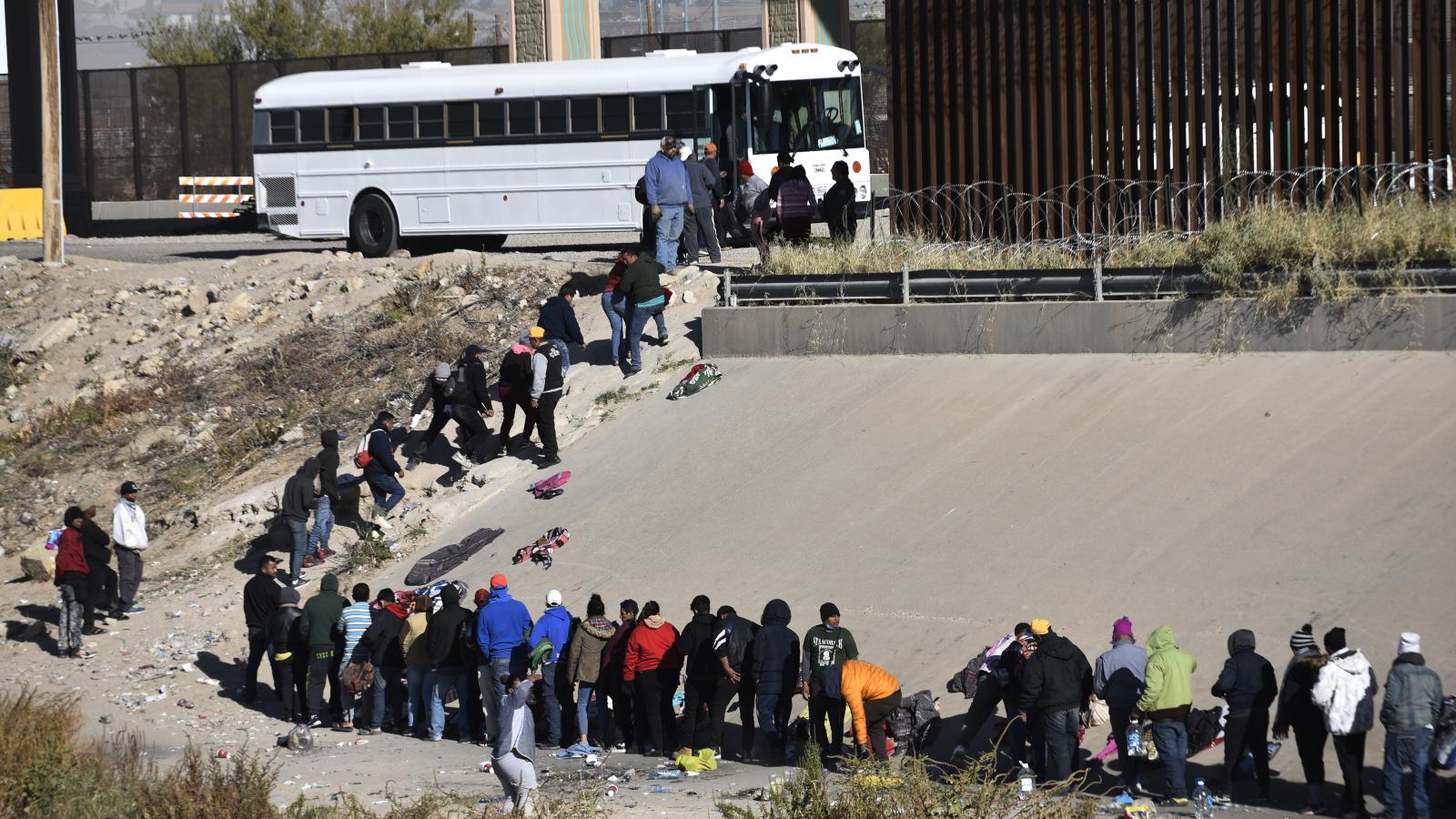 Migrant caravan, Rio Grande river, Dec. 12, 2022