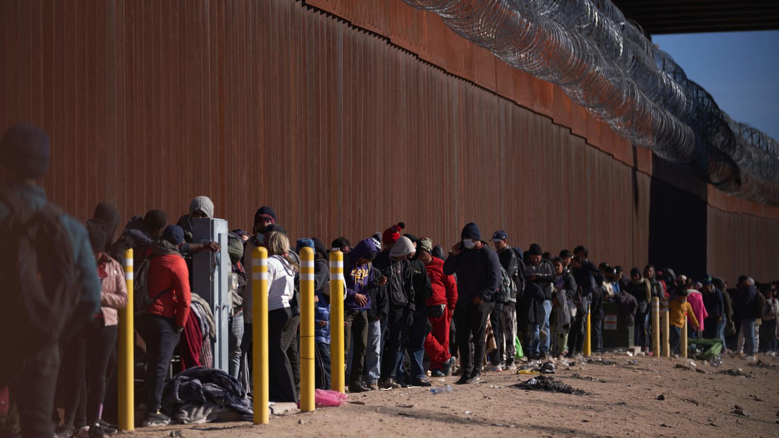 Migrants at southern border, El Paso, Texas, Dec. 22, 2022
